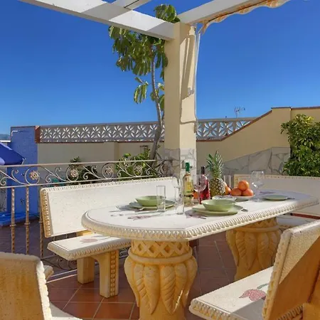 Sleeps 8 Pool Air Con Wifi