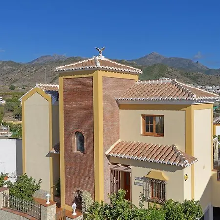 Villa Sleeps 8 Pool Air Con Wifi *