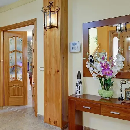 Sleeps 8 Pool Air Con Wifi * Nerja