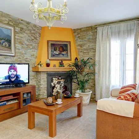Villa Sleeps 8 Pool Air Con Wifi