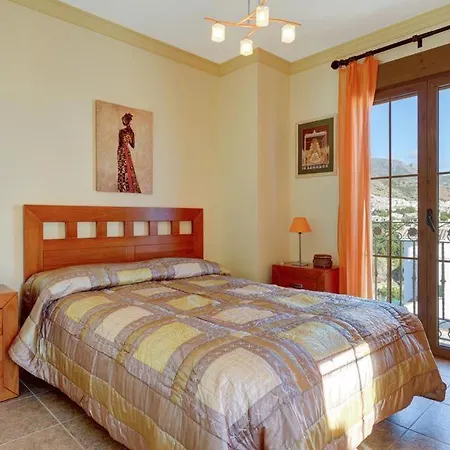 Villa Sleeps 8 Pool Air Con Wifi