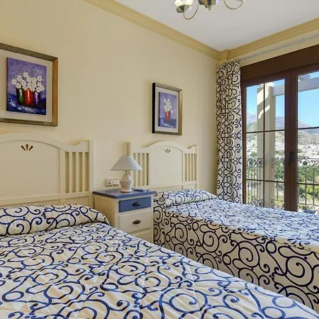 Villa Sleeps 8 Pool Air Con Wifi *