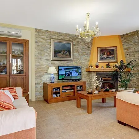 Sleeps 8 Pool Air Con Wifi Villa *